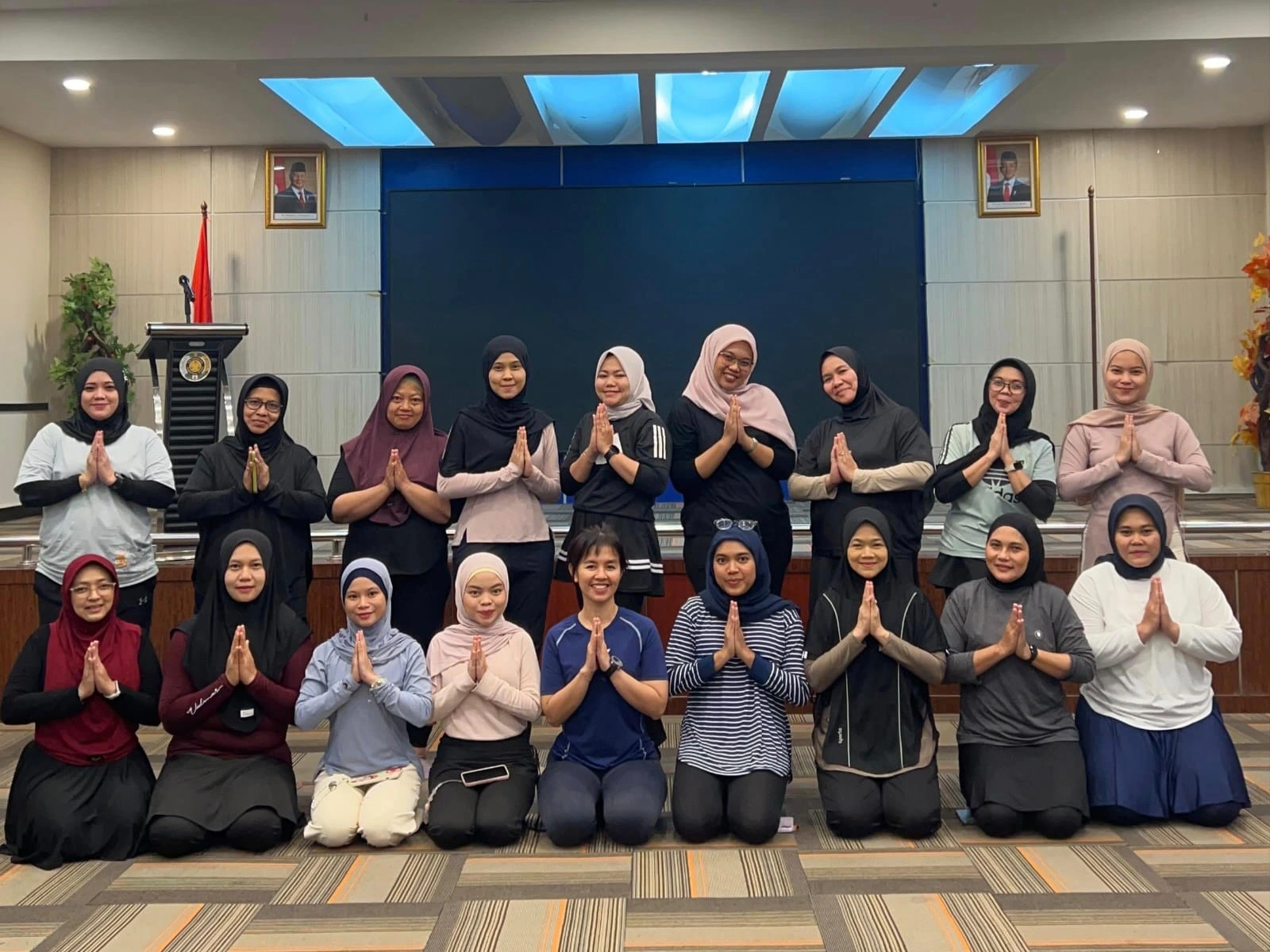 Fakultas Ilmu Sosial dan Ilmu Politik Universitas Sumatera Utara (FISIP USU) Menggelar Kelas Yoga Mingguan untuk Tingkatkan Kesehatan Mental dan Kebugaran Fisik Civitas Academica